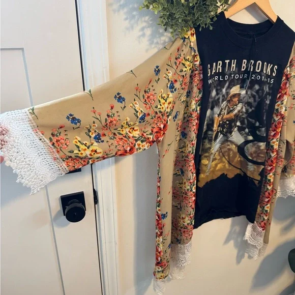Custom Garth Brooks World Tour Graphic Tee with Floral Kimono Sleeves - Picture 2 of 6